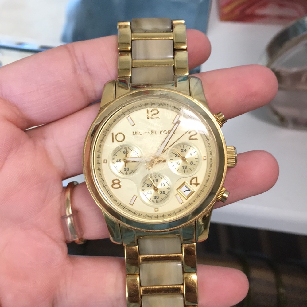 🍾 Michael Kors Gold Watch